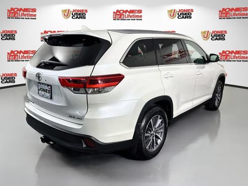 Certified 2019 Toyota Highlander XLE AWD/4WD image 18