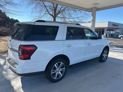 Certified 2024 Ford Expedition Limited image 3