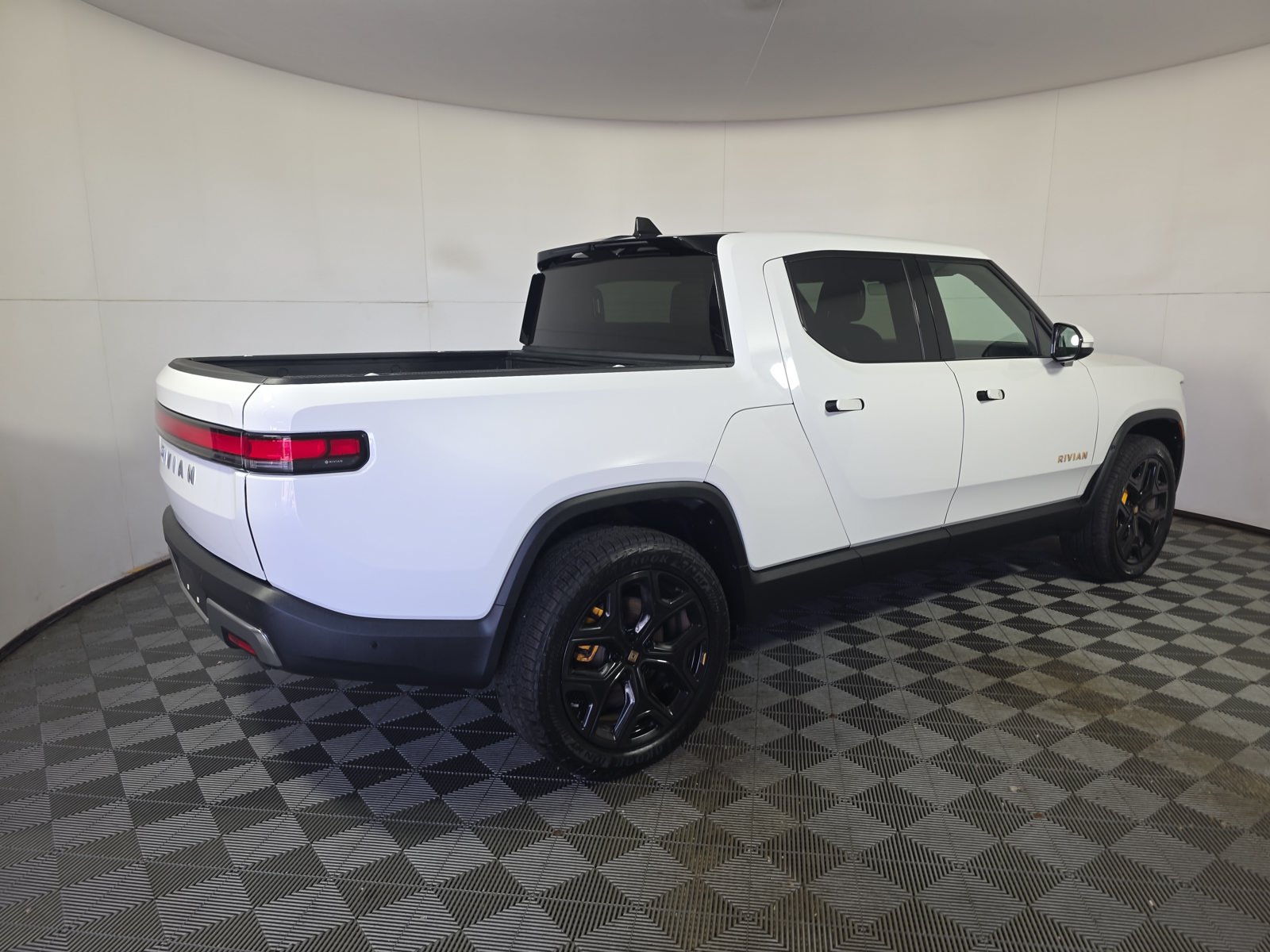 Used 2023 Rivian R1T Adventure Quad AWD/4WD image 5