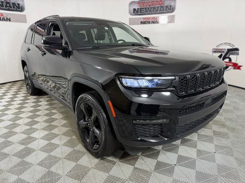Used 2023 Jeep Grand Cherokee L Limited w/ Black Appearance Package RWD image 3