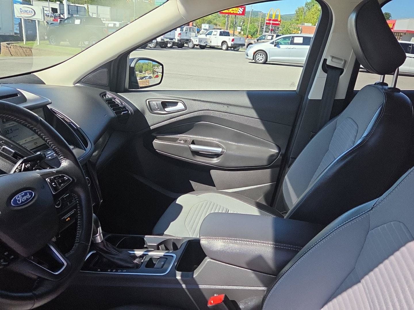 Used 2018 Ford Escape SE w/ SE Sport Appearance Package AWD/4WD image 12