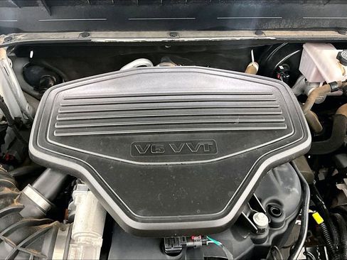 Used 2022 GMC Acadia SLT w/ Preferred Package FWD image 9