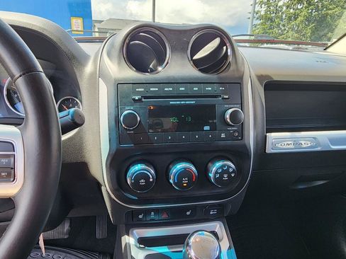 Used 2015 Jeep Compass Latitude FWD image 19
