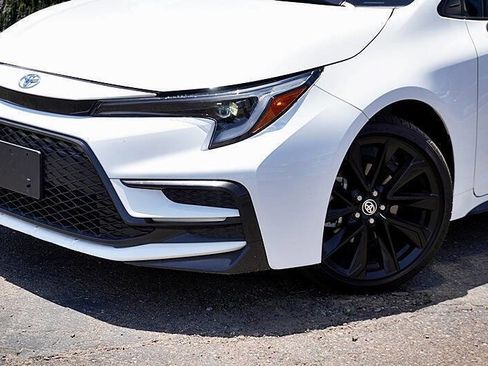 Used 2023 Toyota Corolla SE w/ SE Premium Package FWD image 4