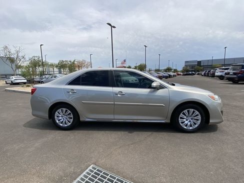 Used 2014 Toyota Camry LE FWD image 2