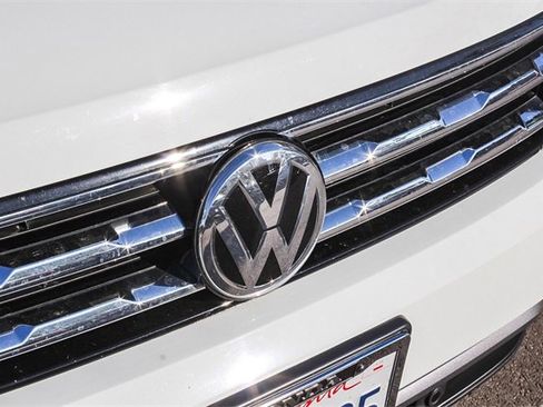 Used 2021 Volkswagen Tiguan SEL image 16