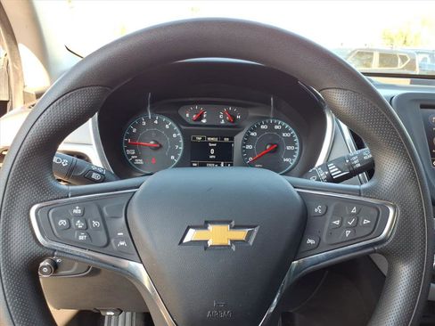 Used 2020 Chevrolet Equinox LS image 19