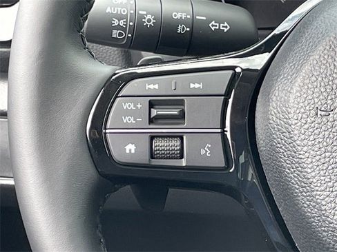 New 2025 Honda Pilot Touring image 13