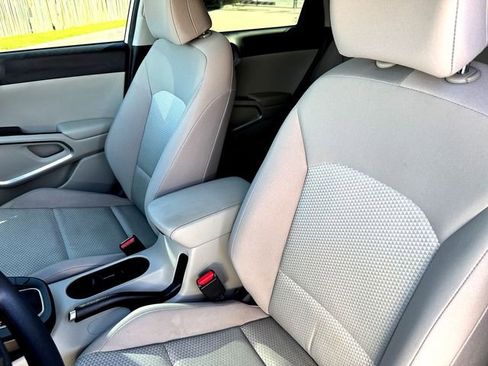 Used 2022 Kia Soul LX image 10