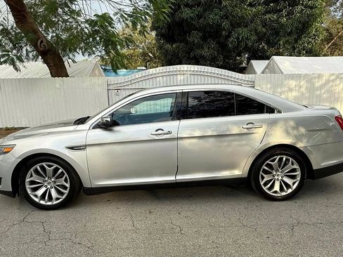 Used 2017 Ford Taurus Limited image 3