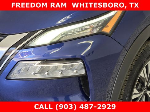 Used 2023 Nissan Rogue SV image 5