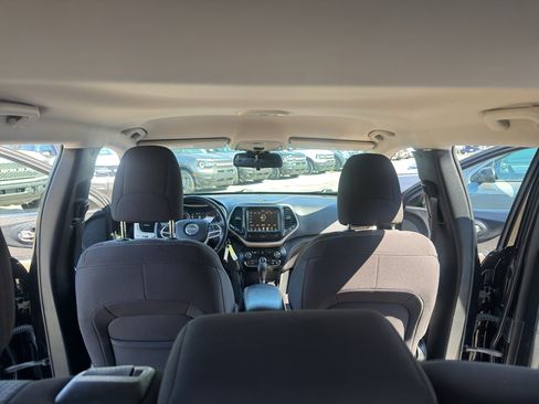 Used 2017 Jeep Cherokee Latitude FWD image 24