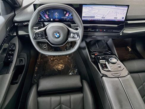 Used 2026 BMW 530i RWD image 17