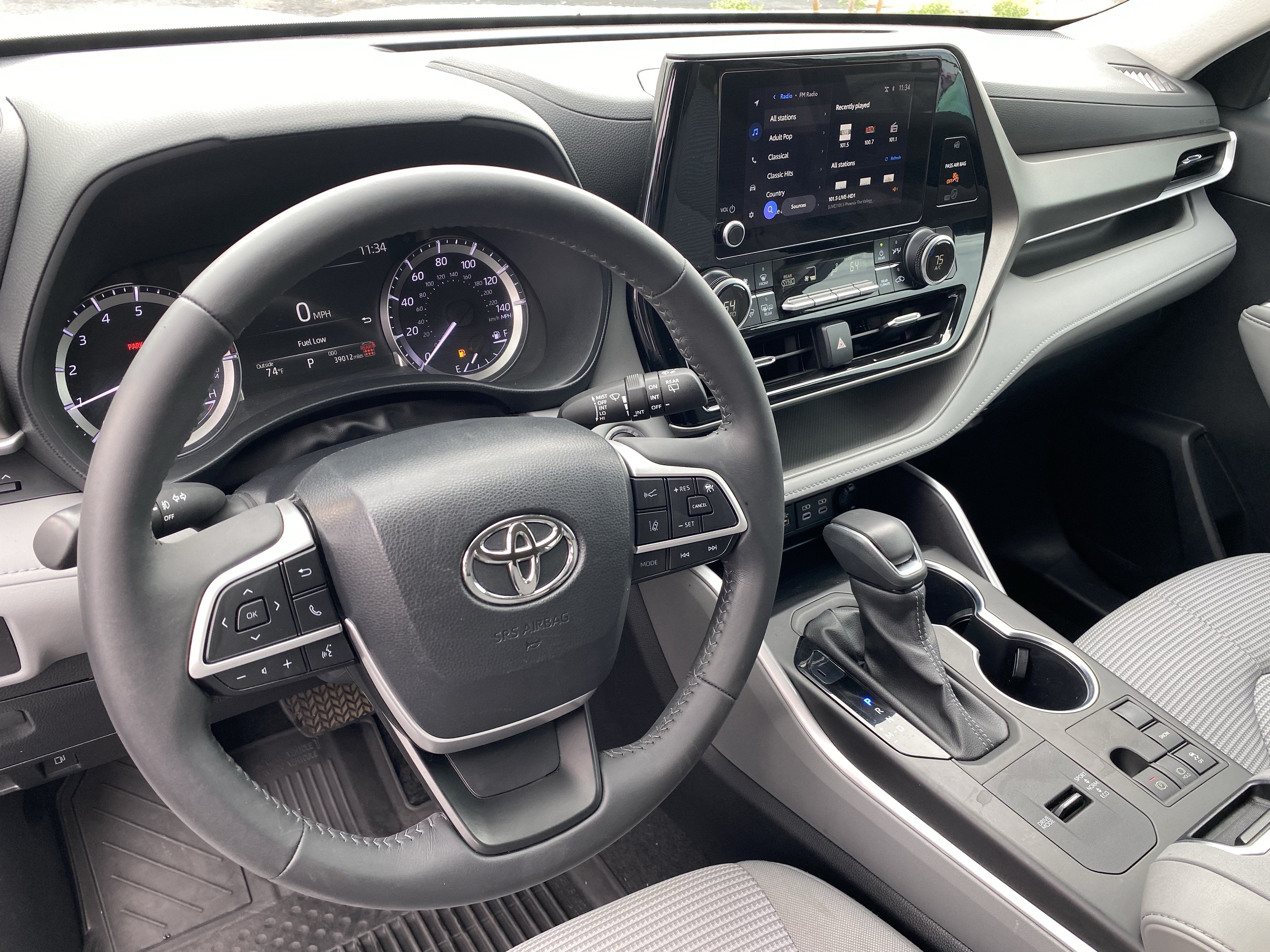 Used 2024 Toyota Highlander LE FWD image 21