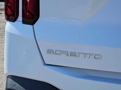 Used 2024 Kia Sorento S image 13