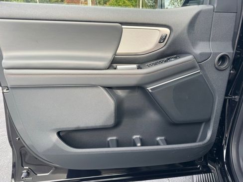 New 2025 Ford Expedition Active image 23