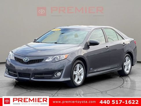 Used 2014 Toyota Camry SE w/ Moonroof Package FWD image 1