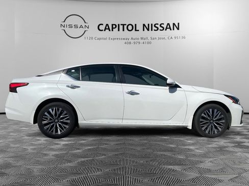 Used 2023 Nissan Altima 2.5 SV w/ SV Premium Package image 4