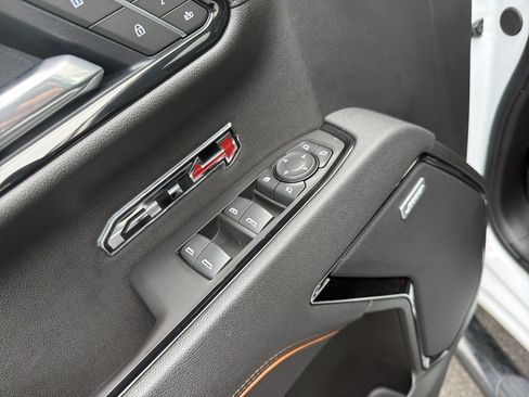 Used 2025 GMC Sierra 1500 AT4 w/ AT4 Premium Package AWD/4WD image 15