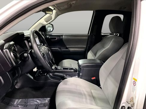 Used 2019 Toyota Tacoma SR AWD/4WD image 8