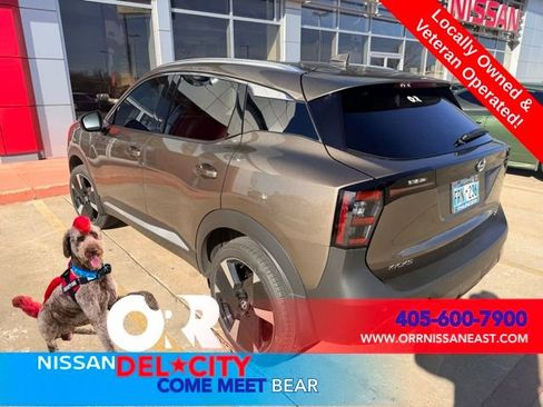 Used 2025 Nissan Kicks SR image 1