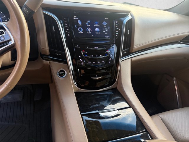 Used 2018 Cadillac Escalade Platinum AWD/4WD image 10
