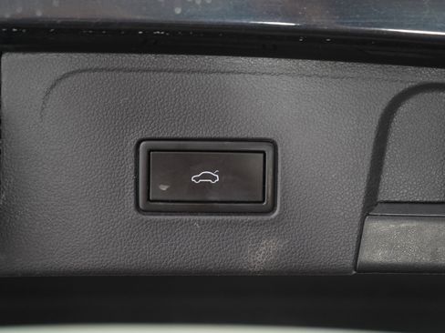 Used 2019 Volkswagen Atlas SEL R-Line AWD/4WD image 17