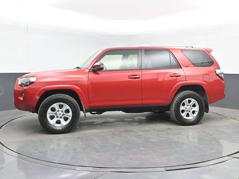 Used 2018 Toyota 4Runner SR5 AWD/4WD image 6