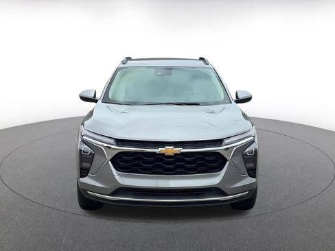 Used 2025 Chevrolet Trax LT w/ LT Convenience Package FWD image 4