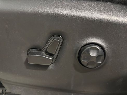 Used 2023 Chrysler Pacifica Touring-L image 22