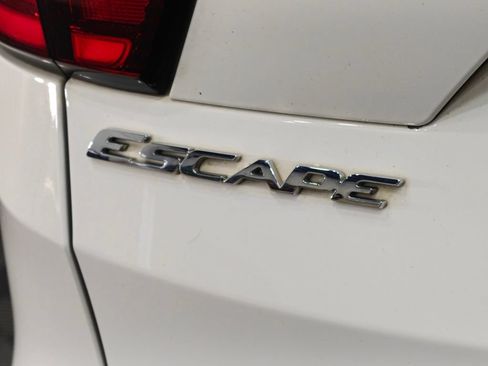 Used 2019 Ford Escape SE AWD/4WD image 38
