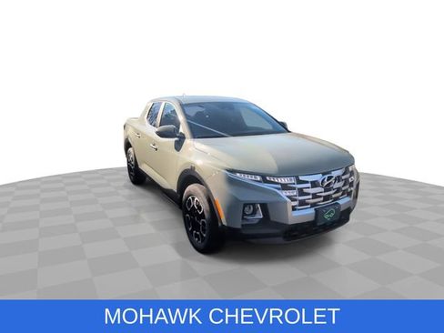 Used 2023 Hyundai Santa Cruz SE image 2