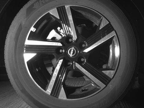 Used 2025 Nissan Sentra SV FWD image 15
