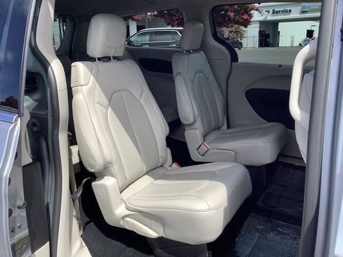 Used 2021 Chrysler Voyager Lxi image 31