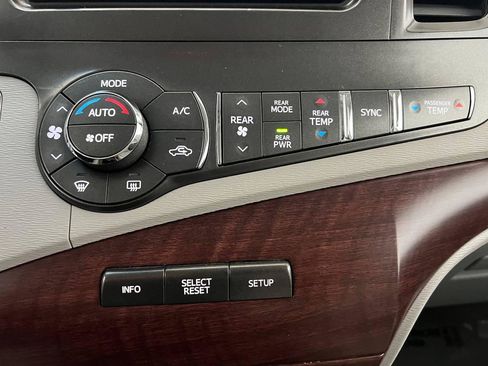 Used 2014 Toyota Sienna XLE w/ Entertainment Package AWD/4WD image 22