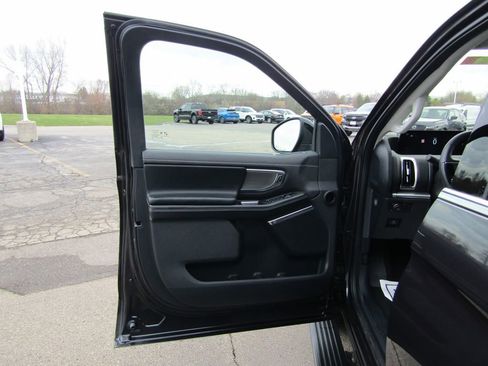 Used 2025 Ford Expedition Platinum AWD/4WD image 27