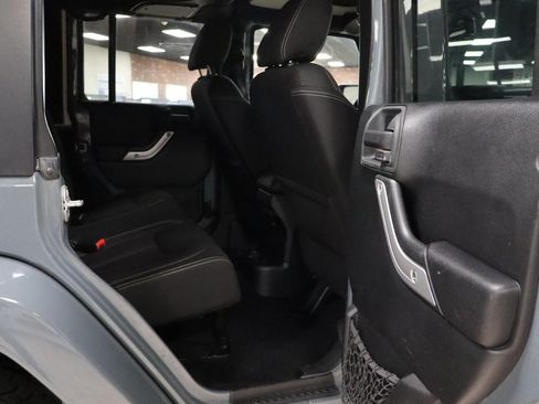 Used 2015 Jeep Wrangler Unlimited Sahara w/ Connectivity Group AWD/4WD image 24