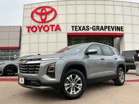 Used 2025 Chevrolet Equinox LT image 2