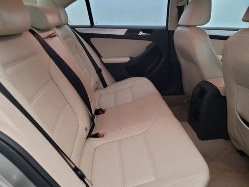 Used 2013 Volkswagen Jetta SE FWD image 19