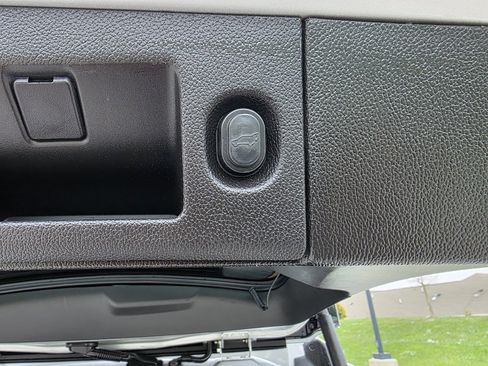 Used 2020 Chevrolet Suburban LT image 17