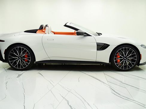 Used 2023 Aston Martin V8 Vantage Roadster RWD image 13
