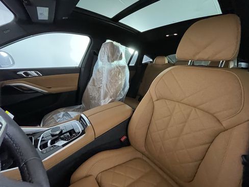 New 2026 BMW X6 xDrive40i w/ Climate Comfort Package image 8