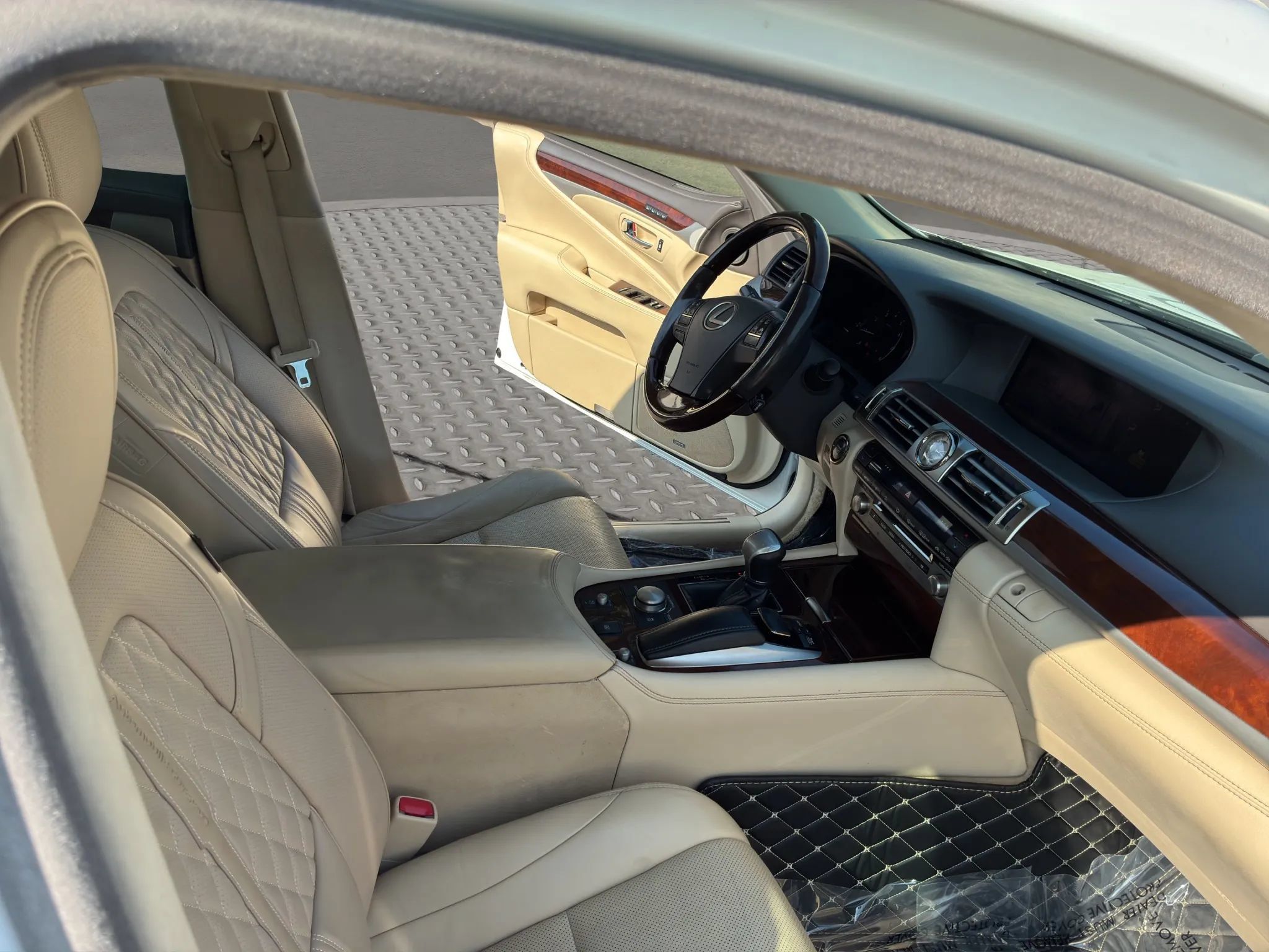 Used 2013 Lexus LS 460 AWD w/ Comfort Pkg image 20
