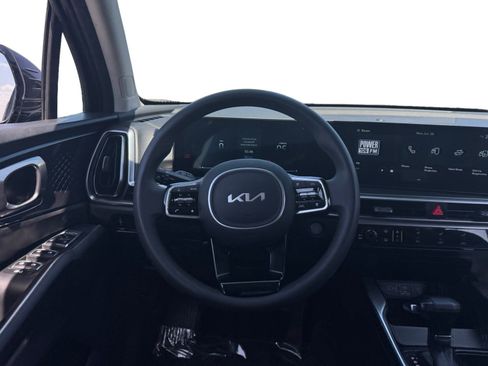 Used 2025 Kia Sorento LX FWD image 12