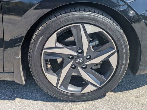 Used 2022 Hyundai Elantra Limited FWD image 11