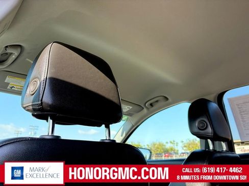 Used 2024 GMC Terrain SLT image 17