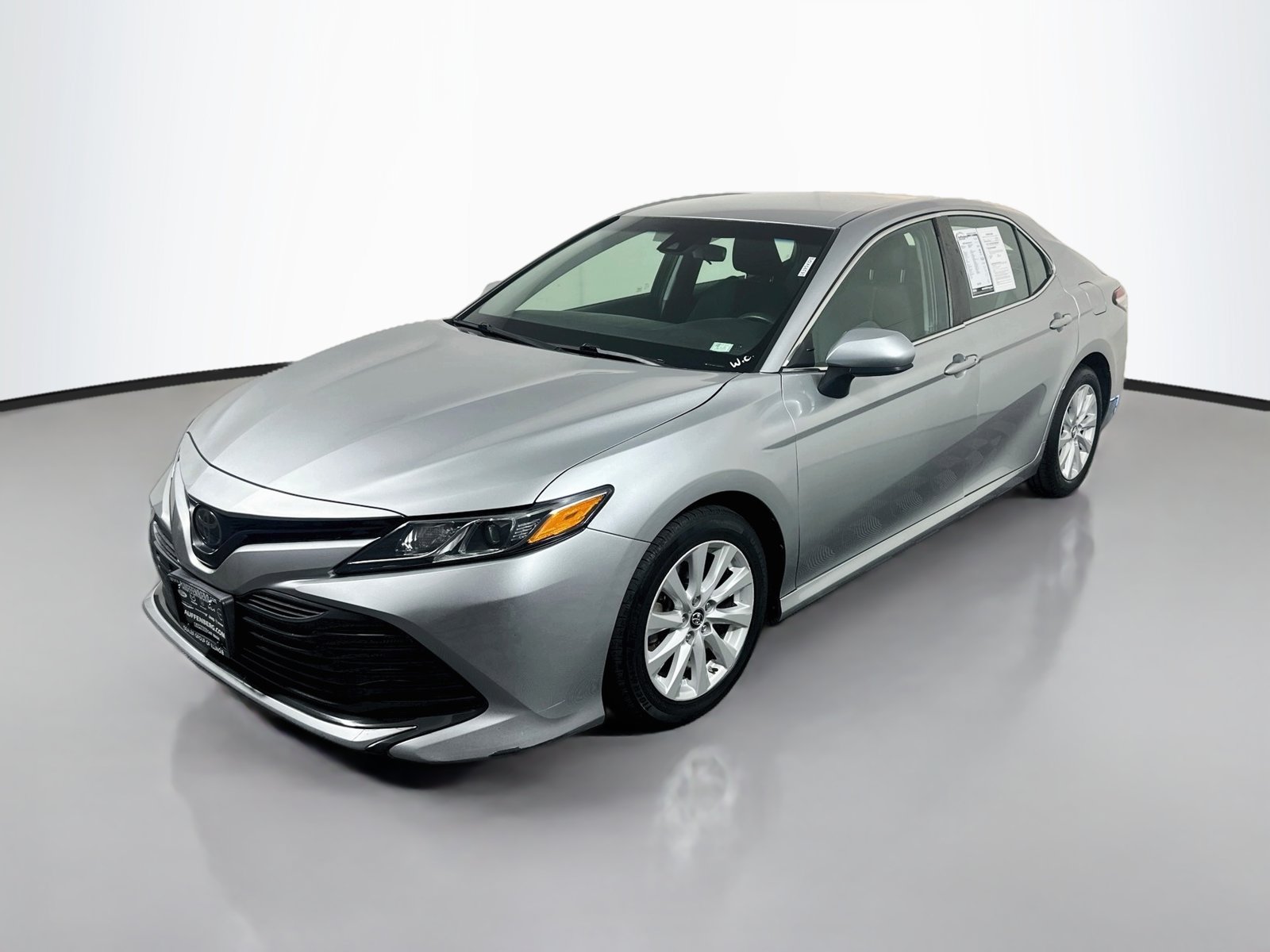 Used 2018 Toyota Camry LE FWD image 3