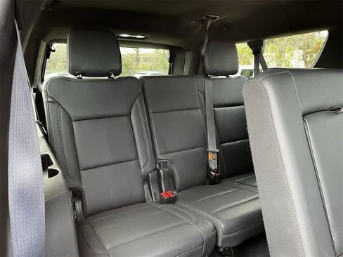 Used 2024 Chevrolet Suburban LT image 26