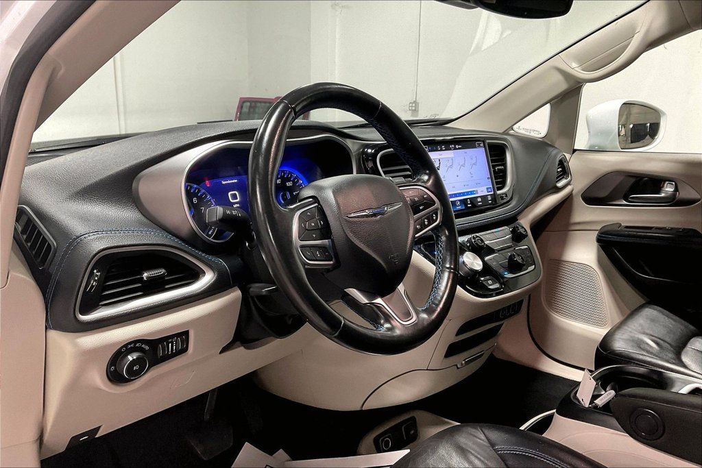 Used 2021 Chrysler Pacifica Touring-L AWD/4WD image 16