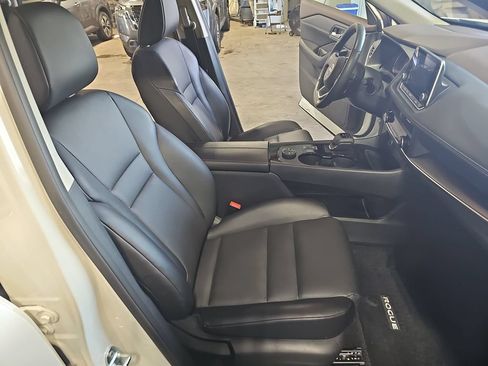Certified 2023 Nissan Rogue SV w/ SV Premium B Package AWD/4WD image 10